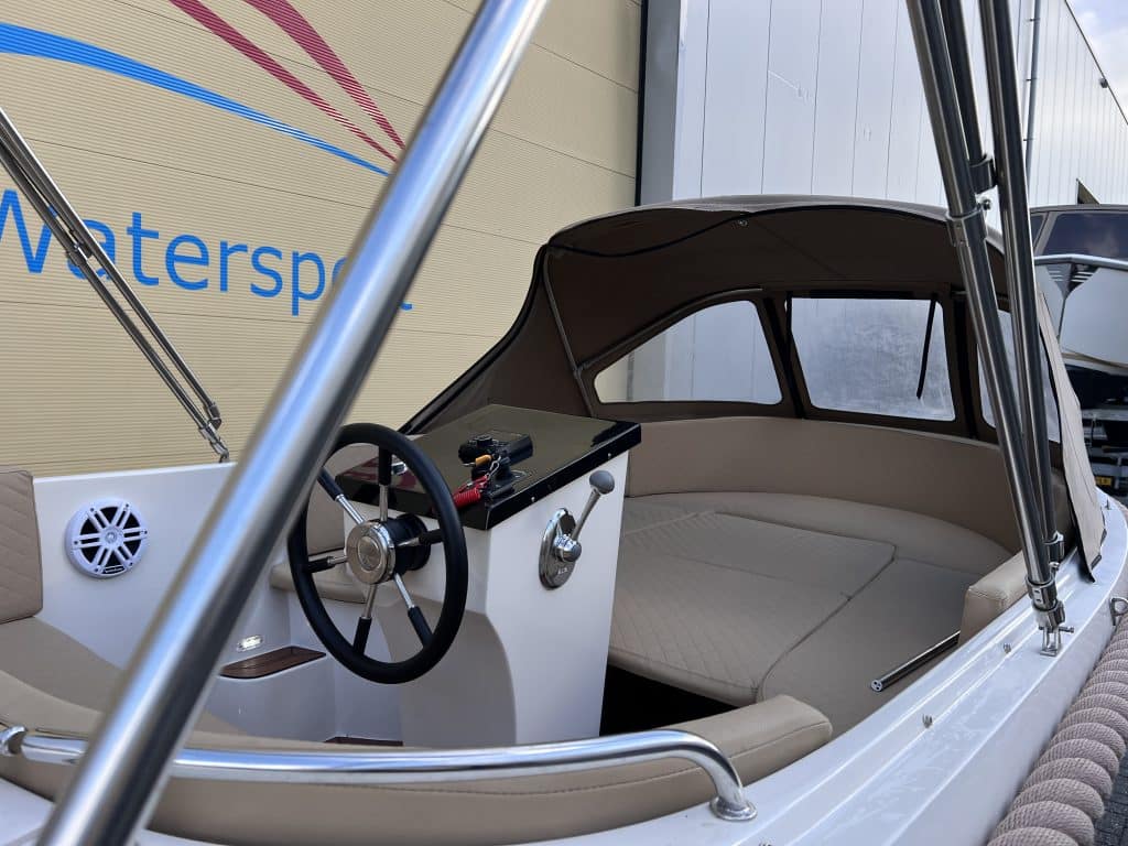 Lago Amore 595 + 30PK Suzuki 2021 - Main Image