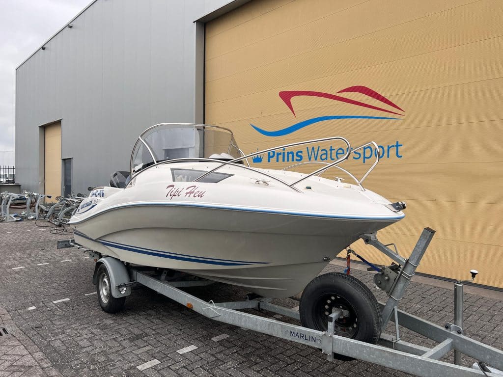 Quicksilver 555 Cabin + 115PK Mercury en trailer - Main Image