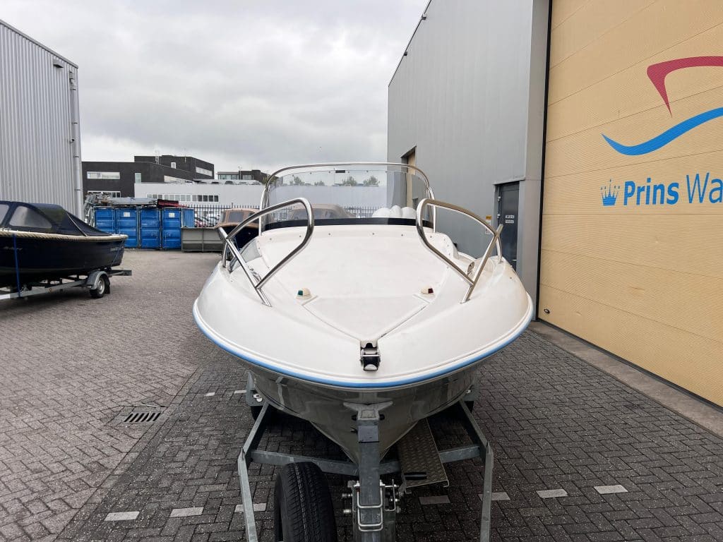 Quicksilver 555 Cabin + 115PK Mercury en trailer - Main Image