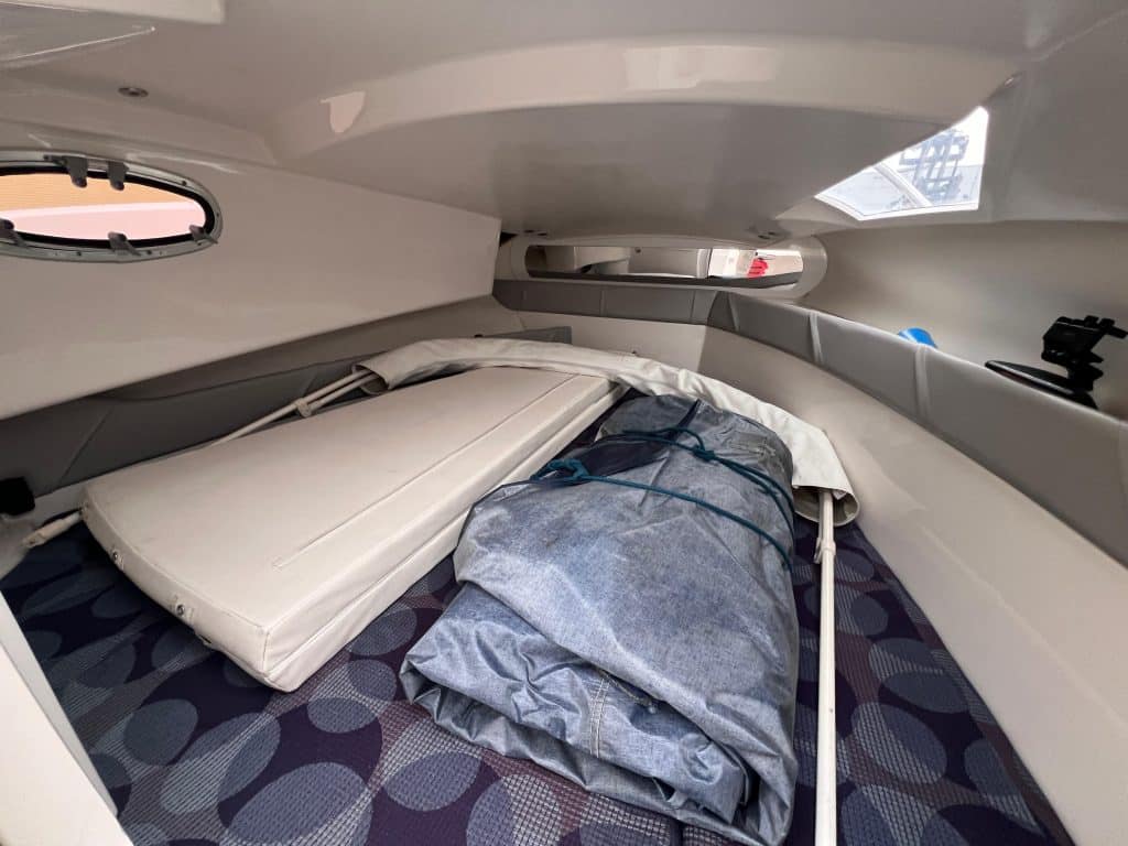 Quicksilver 555 Cabin + 115PK Mercury en trailer - Main Image