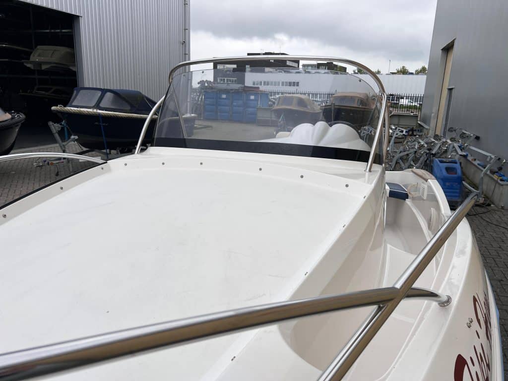 Quicksilver 555 Cabin + 115PK Mercury en trailer - Main Image