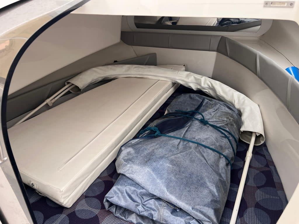 Quicksilver 555 Cabin + 115PK Mercury en trailer - Main Image