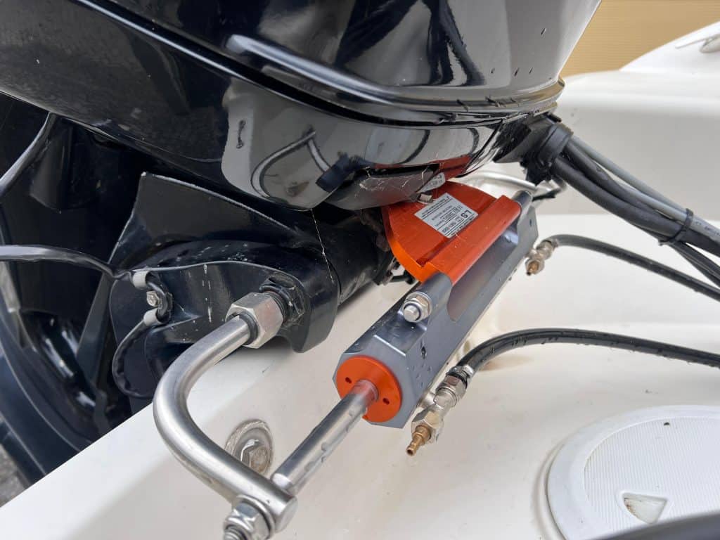 Quicksilver 555 Cabin + 115PK Mercury en trailer - Main Image