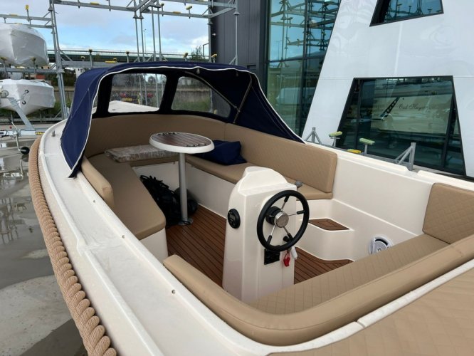 Lago Amore 590 Tender


                




      - Main Image